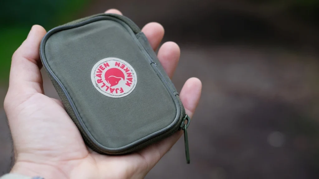 mini portafoglio con portamonete firmato fjallraven kanken