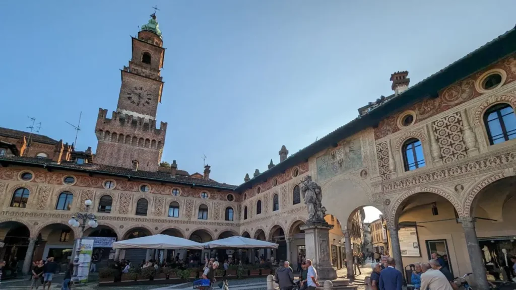 La Piazza Ducale, il fulcro di visitare vigevano