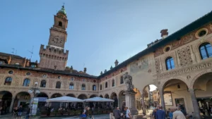 La Piazza Ducale, il fulcro di visitare vigevano